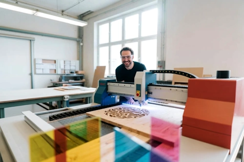 lasern cnc lasergravur acryl holz schilder kingkong werbefabrik werkstatt KINGKONG werbefabrik